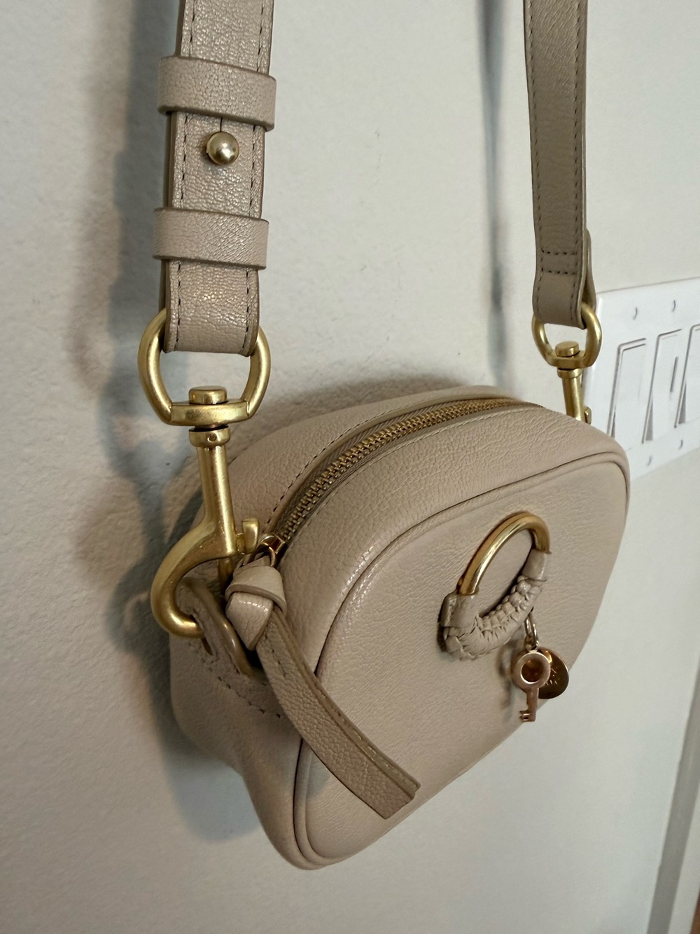See by Chloe Camera Crossbody - Picture 4 of 9